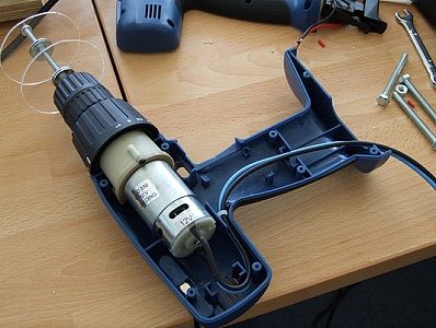 Remounting the drive motor inside the screwdriver shell