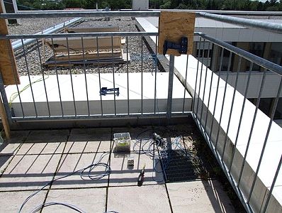 Attaching the screwdriver to the railing pulley-mount plate