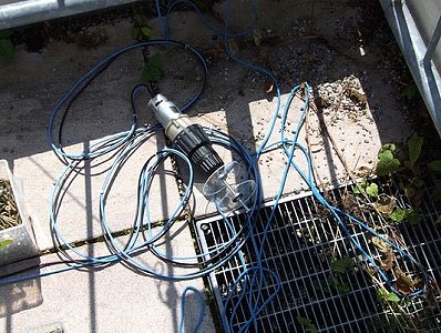 Screwdriver motor with positioning cables