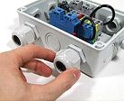 This junction box supports cable cross-sections of up to 32 mm².